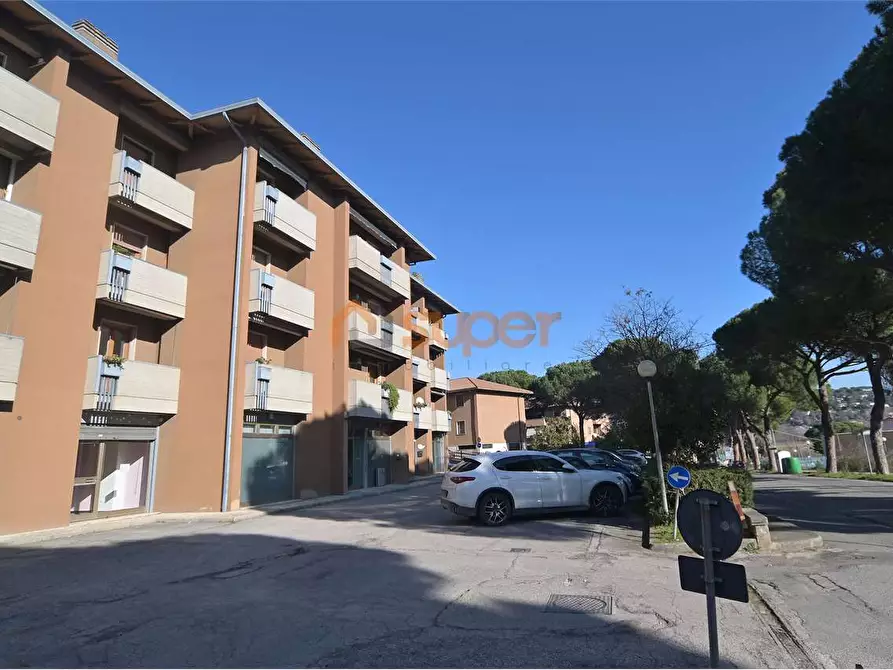 Immagine 9 di Negozio in vendita  in Viale Sacco e Vanzetti a Magione