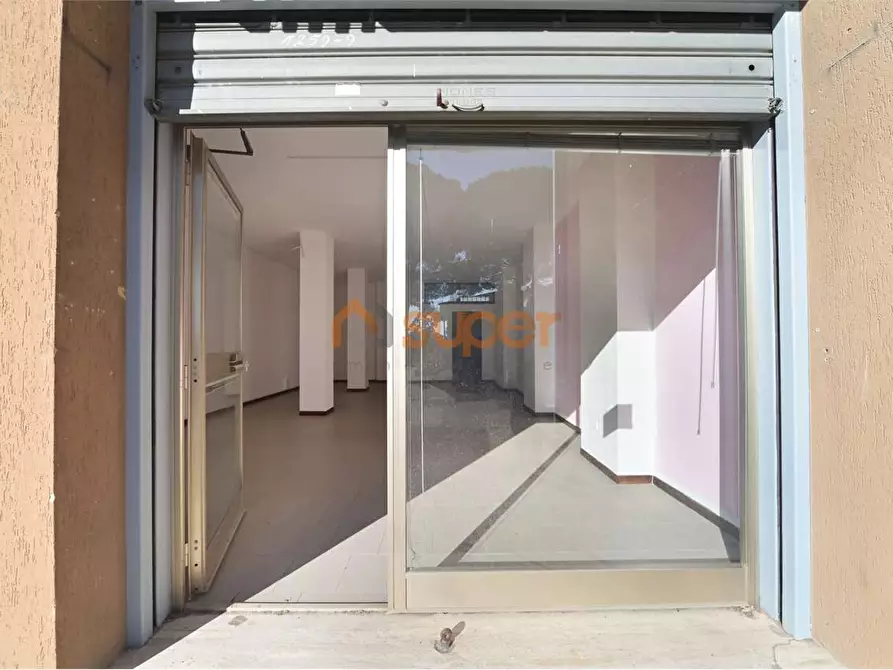 Immagine 8 di Negozio in vendita  in Viale Sacco e Vanzetti a Magione