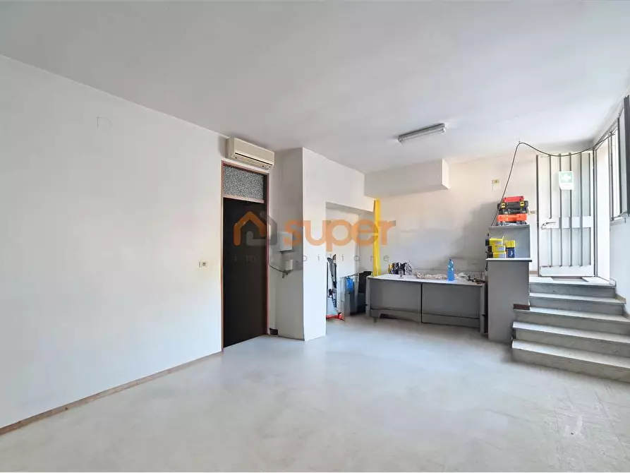 Immagine 2 di Magazzino in vendita  in Via Grieco a Perugia