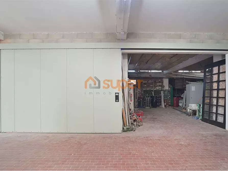 Immagine 3 di Magazzino in vendita  in Via Grieco a Perugia