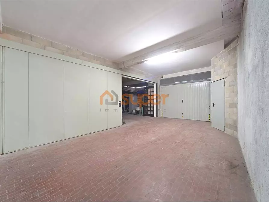 Immagine 4 di Magazzino in vendita  in Via Grieco a Perugia