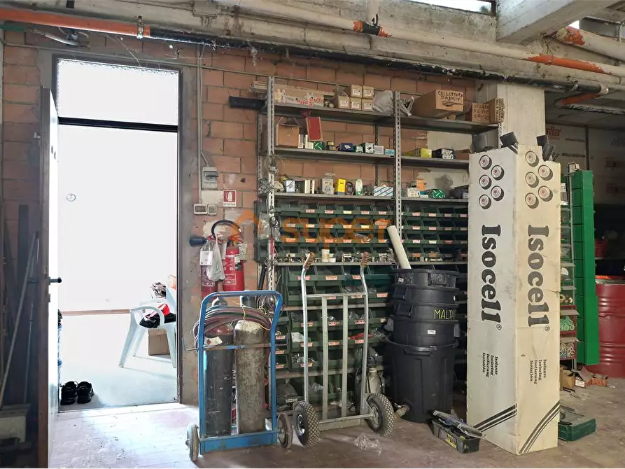 Immagine 7 di Magazzino in vendita  in Via Grieco a Perugia