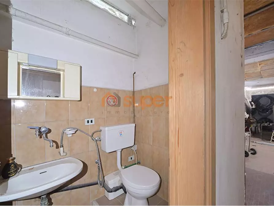 Immagine 8 di Magazzino in vendita  in Via Grieco a Perugia