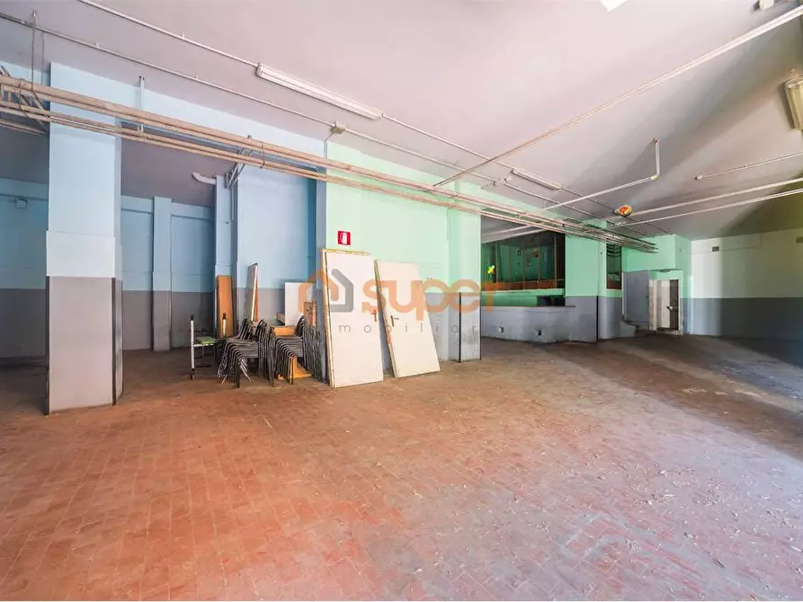 Immagine 1 di Negozio in vendita  a Perugia