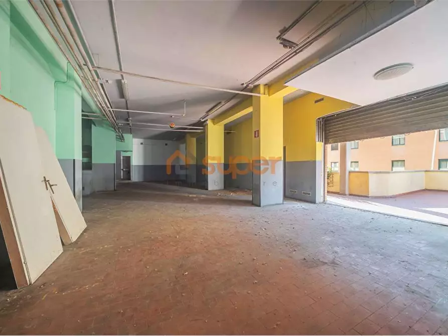 Immagine 2 di Negozio in vendita  a Perugia