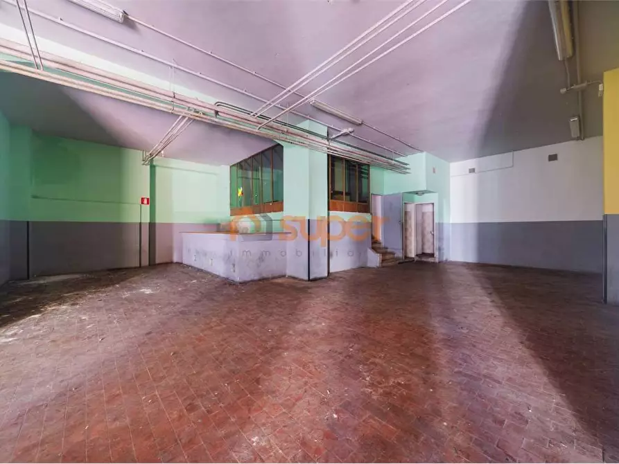 Immagine 4 di Negozio in vendita  a Perugia