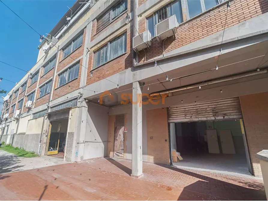 Immagine 9 di Negozio in vendita  a Perugia