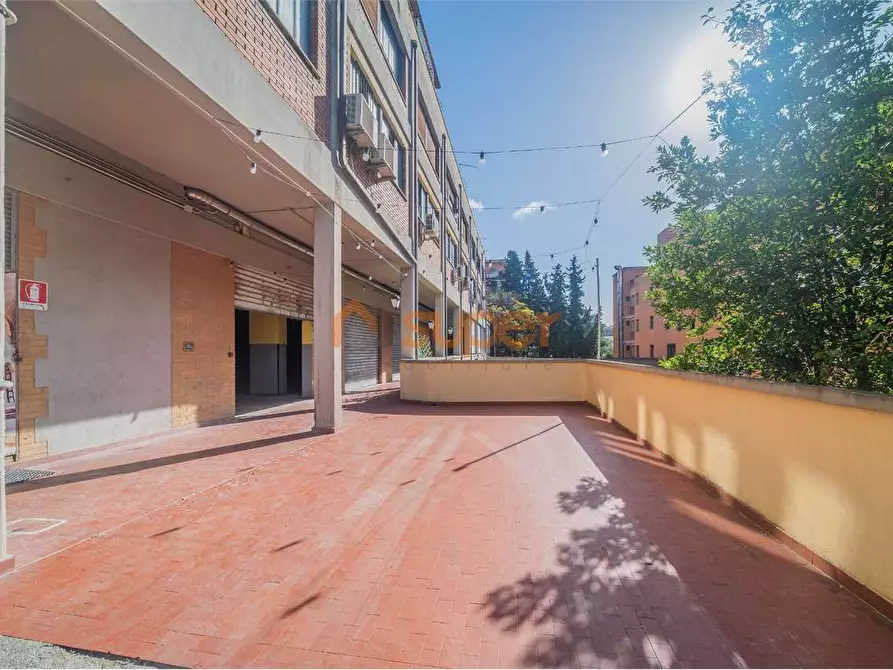 Immagine 10 di Negozio in vendita  a Perugia