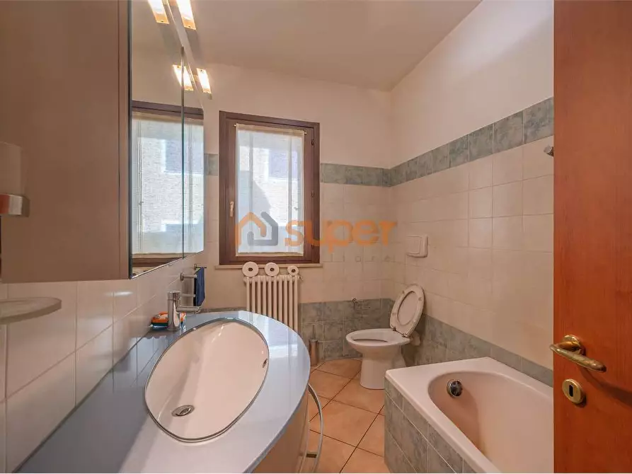 Immagine 6 di Appartamento in vendita  in Via Bocca Trabaria a Fano