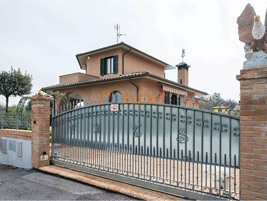 Immagine 1 di Casa indipendente in vendita  in Via dei Tigli a Castiglione Del Lago