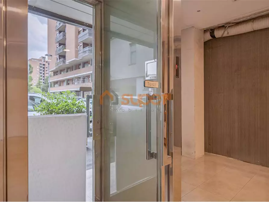 Immagine 9 di Negozio in vendita  in Via Romeo Gallenga a Perugia