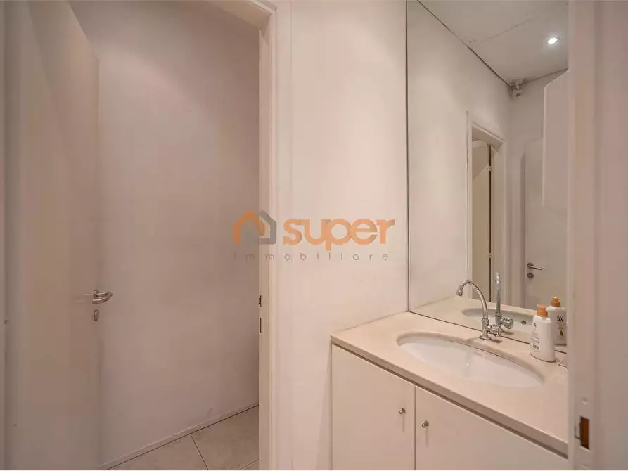 Immagine 6 di Negozio in vendita  in Via Romeo Gallenga a Perugia