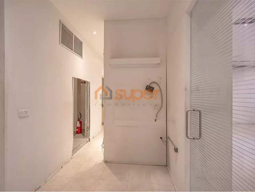 Immagine 8 di Negozio in vendita  in Via Romeo Gallenga a Perugia