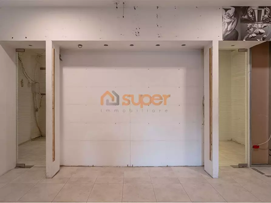 Immagine 12 di Negozio in vendita  in Via Romeo Gallenga a Perugia