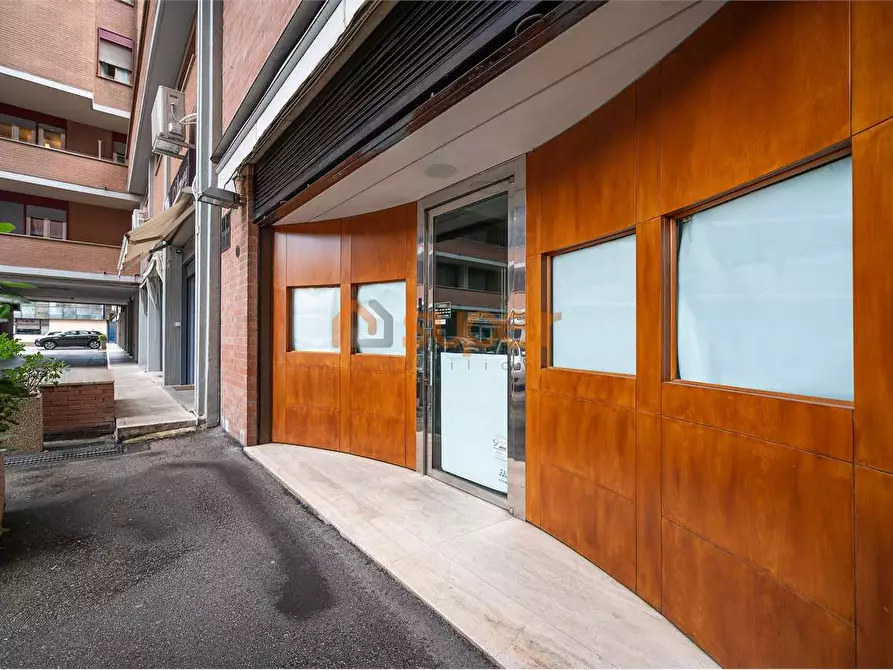 Immagine 2 di Negozio in vendita  in Via Romeo Gallenga a Perugia