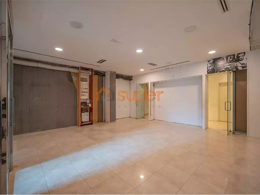 Immagine 14 di Negozio in vendita  in Via Romeo Gallenga a Perugia