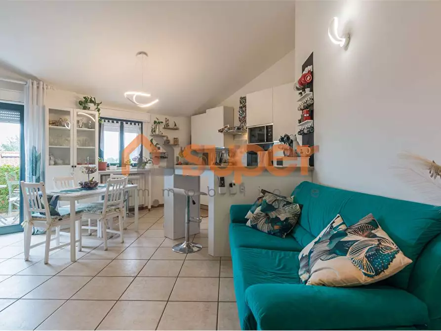 Immagine 4 di Appartamento in vendita  in Via Lago Maggiore  a Fano