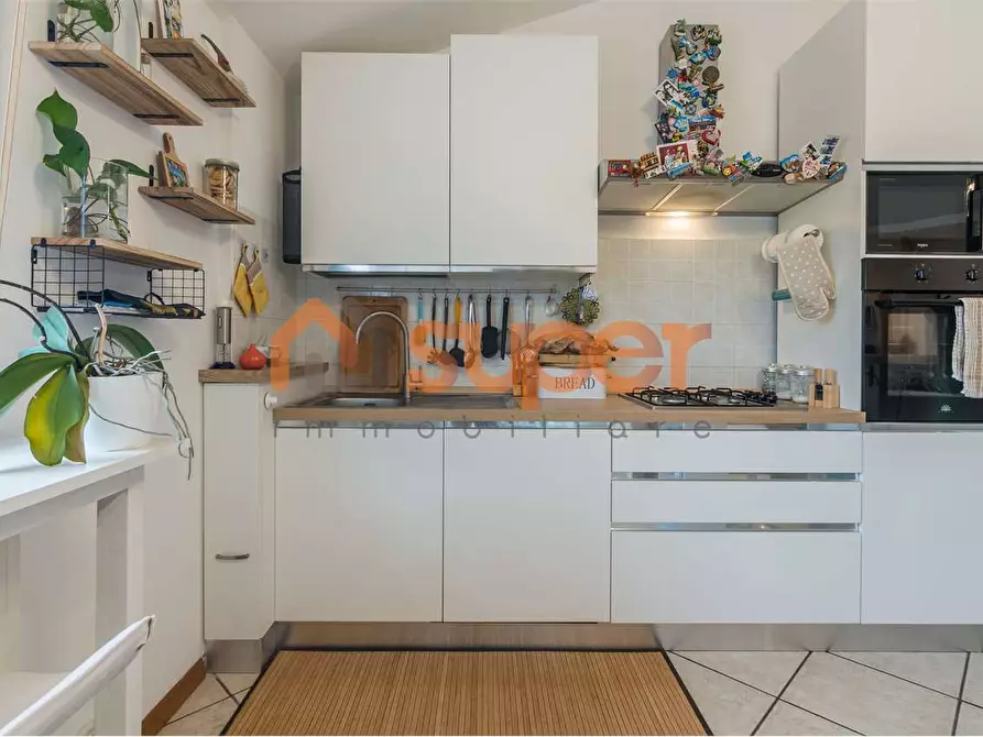 Immagine 11 di Appartamento in vendita  in Via Lago Maggiore  a Fano