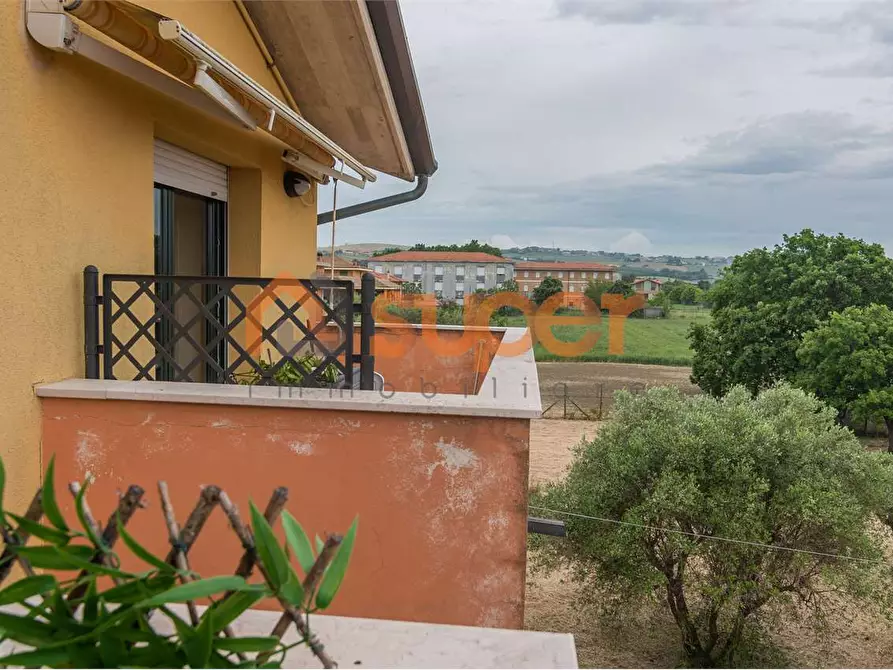 Immagine 17 di Appartamento in vendita  in Via Lago Maggiore  a Fano
