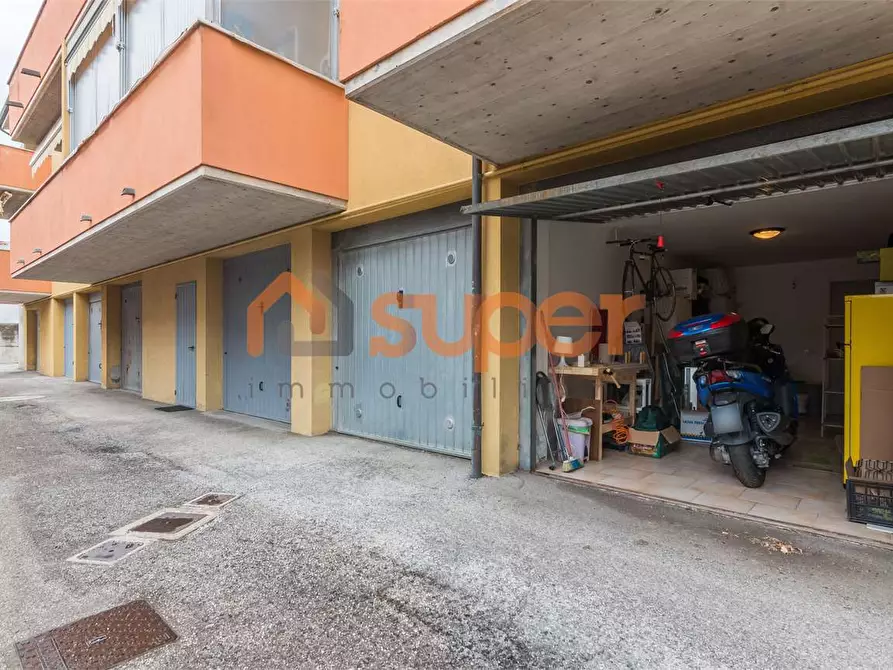 Immagine 23 di Appartamento in vendita  in Via Lago Maggiore  a Fano