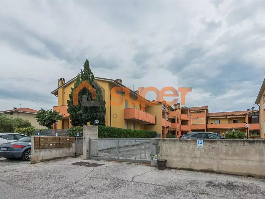 Immagine 27 di Appartamento in vendita  in Via Lago Maggiore  a Fano