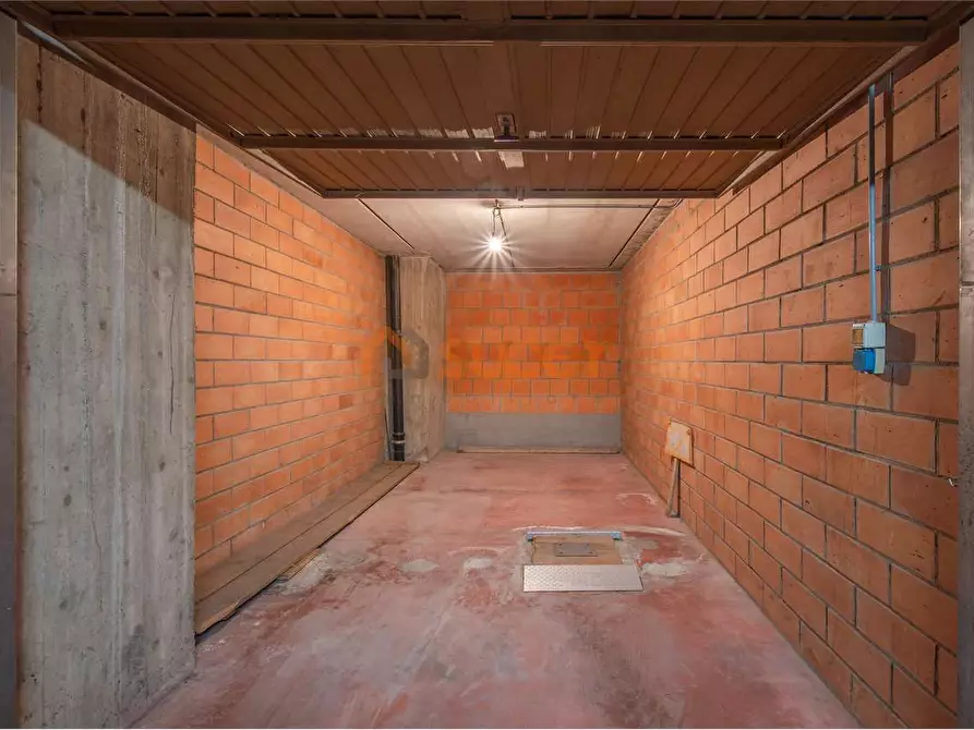 Immagine 2 di Garage in vendita  in Via Guerriero Guerra a Perugia