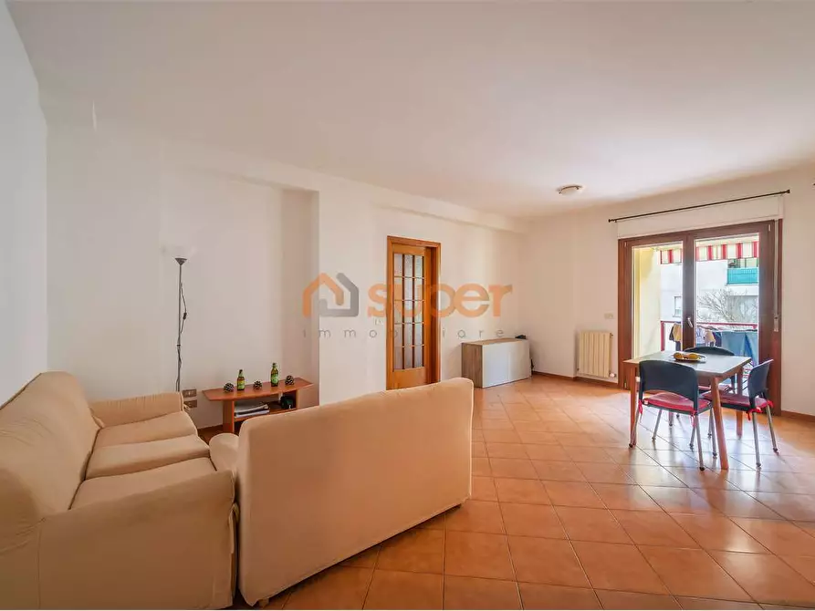 Immagine 1 di Quadrilocale in affitto  in via chiusi a Perugia