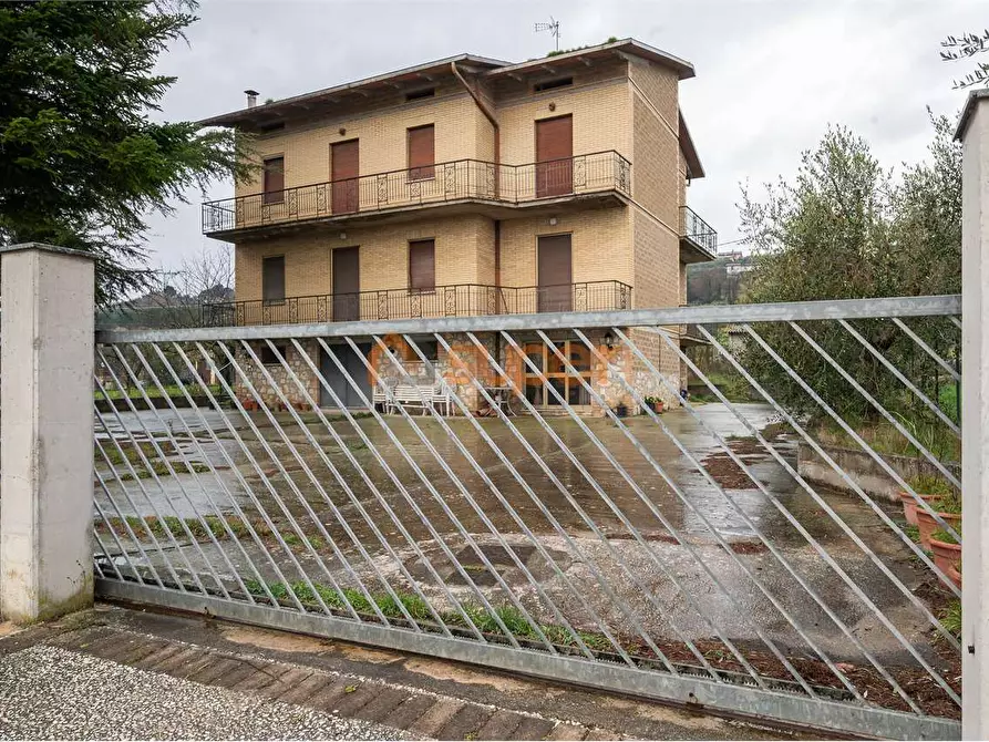 Immagine 13 di Quadrilocale in vendita  in Via Assisi a Torgiano