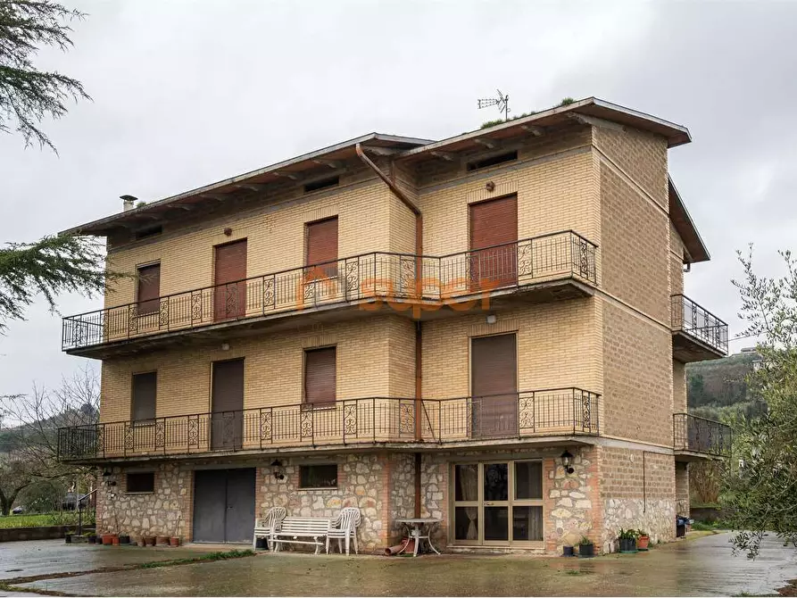 Immagine 39 di Quadrilocale in vendita  in Via Assisi a Torgiano