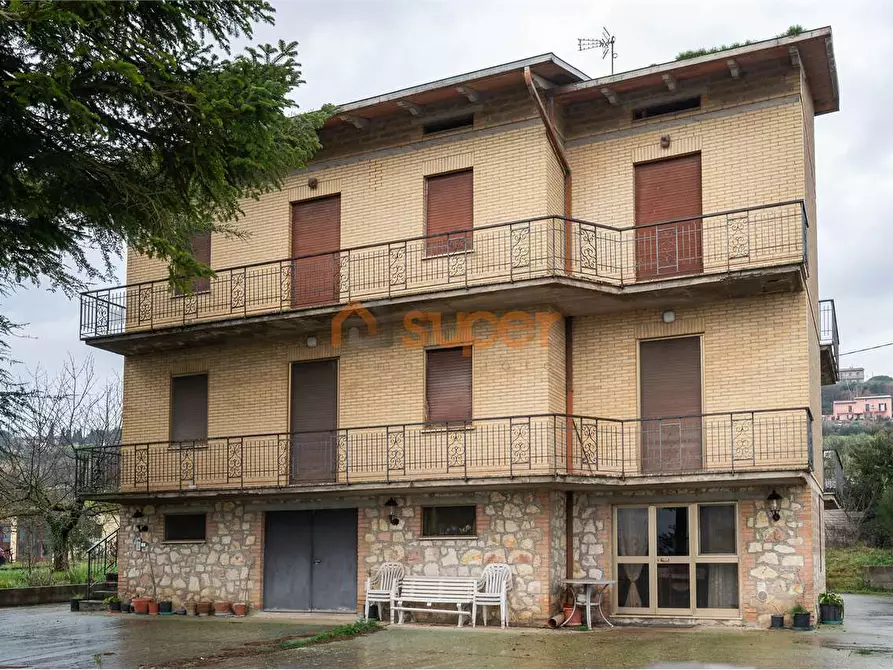 Immagine 2 di Quadrilocale in vendita  in Via Assisi a Torgiano