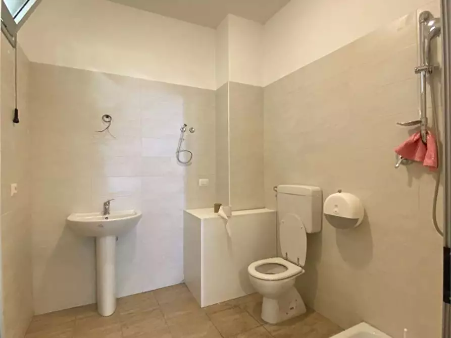 Immagine 5 di Capannone industriale in affitto  a Perugia