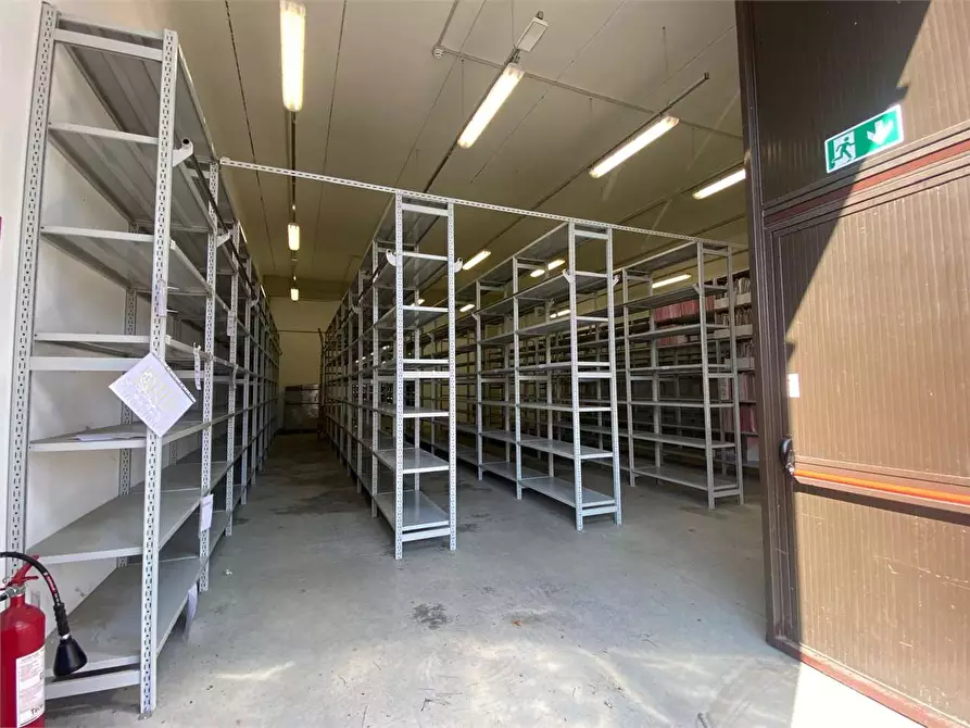 Immagine 7 di Capannone industriale in affitto  a Perugia
