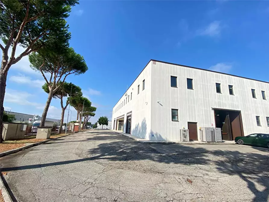 Immagine 1 di Capannone industriale in affitto  a Perugia