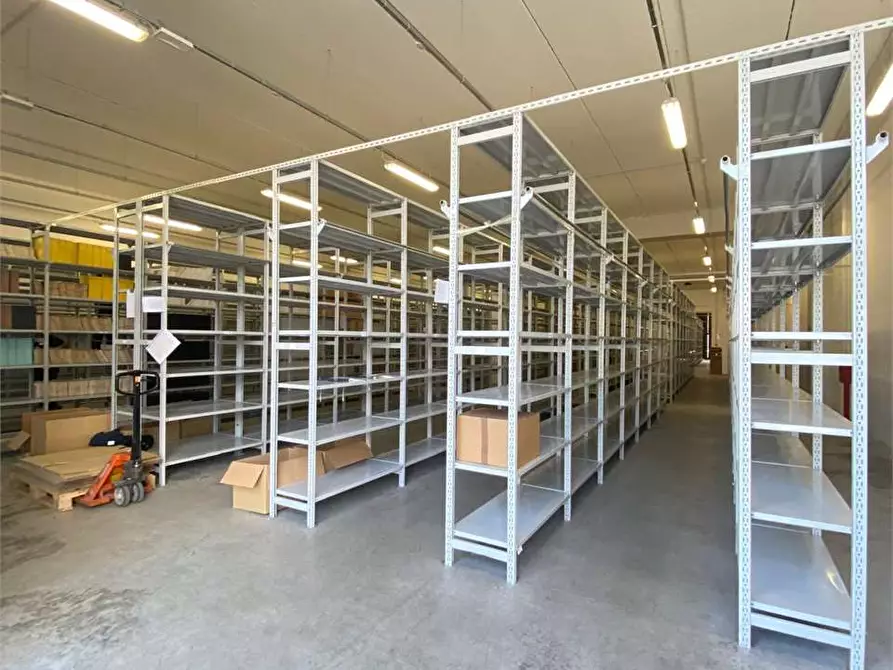 Immagine 3 di Capannone industriale in affitto  a Perugia