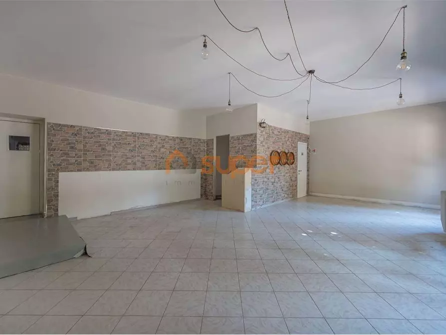 Immagine 5 di Negozio in vendita  in Via Mameli a Valfabbrica