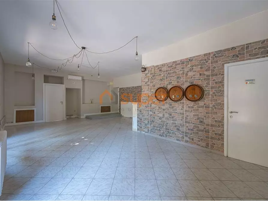 Immagine 6 di Negozio in vendita  in Via Mameli a Valfabbrica