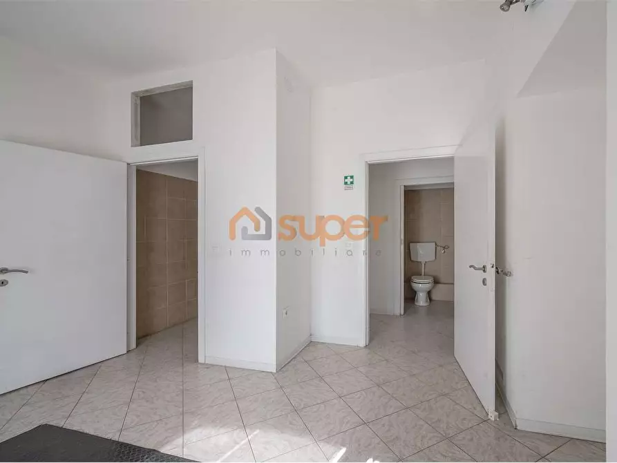 Immagine 12 di Negozio in vendita  in Via Mameli a Valfabbrica