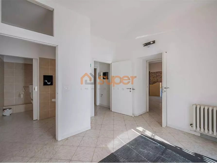 Immagine 13 di Negozio in vendita  in Via Mameli a Valfabbrica