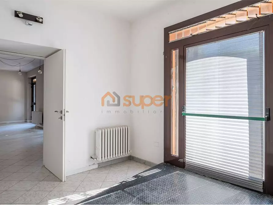 Immagine 15 di Negozio in vendita  in Via Mameli a Valfabbrica