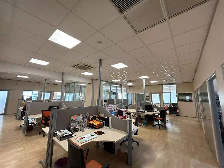 Immagine 4 di Ufficio in affitto  a Perugia