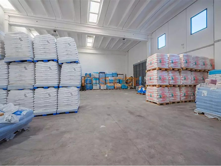 Immagine 7 di Capannone industriale in affitto  in Via Sandro Penna a Perugia