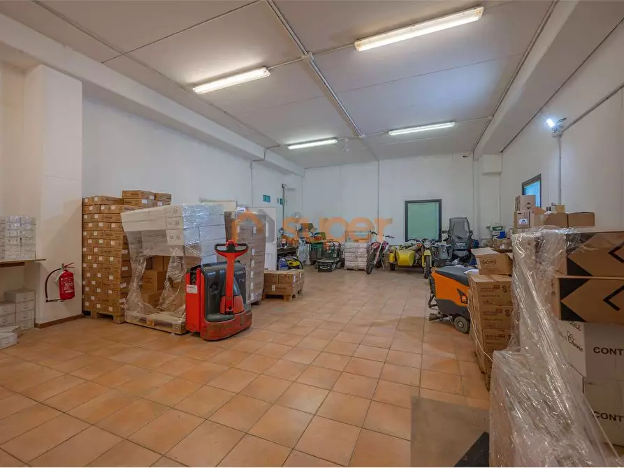 Immagine 10 di Capannone industriale in affitto  in Via Sandro Penna a Perugia