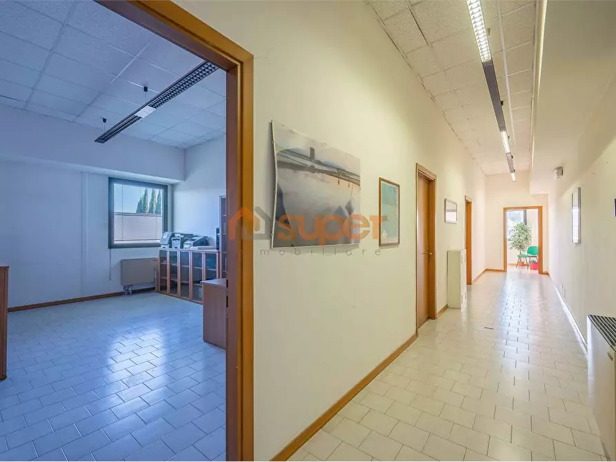 Immagine 15 di Capannone industriale in affitto  in Via Sandro Penna a Perugia