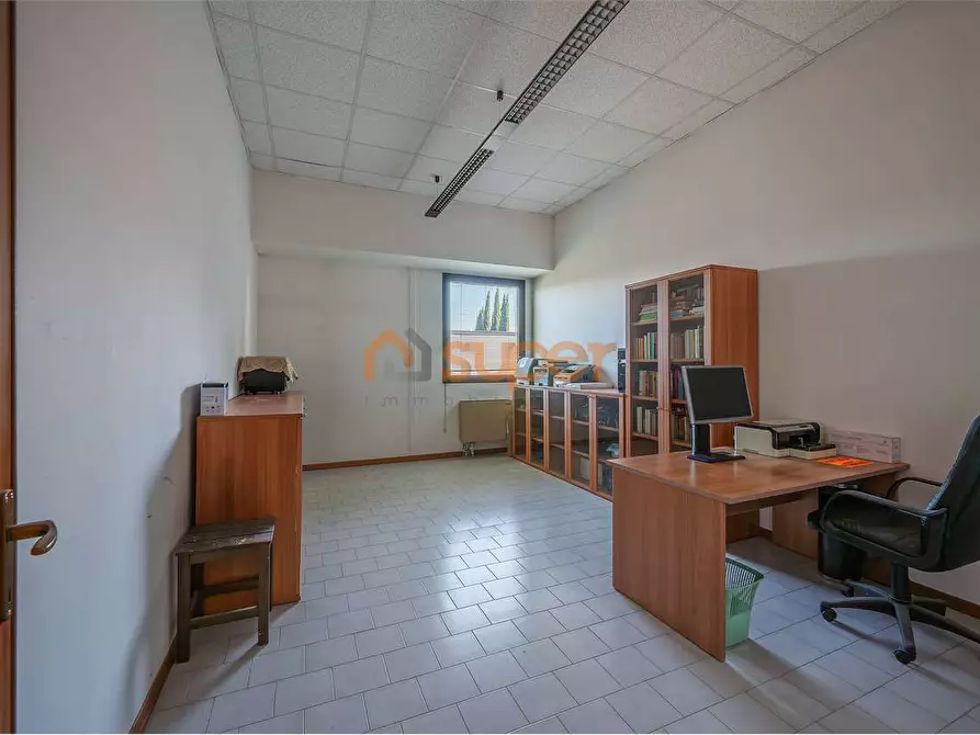 Immagine 16 di Capannone industriale in affitto  in Via Sandro Penna a Perugia