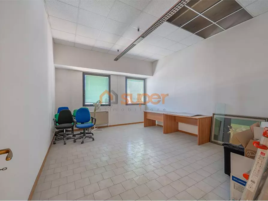 Immagine 17 di Capannone industriale in affitto  in Via Sandro Penna a Perugia