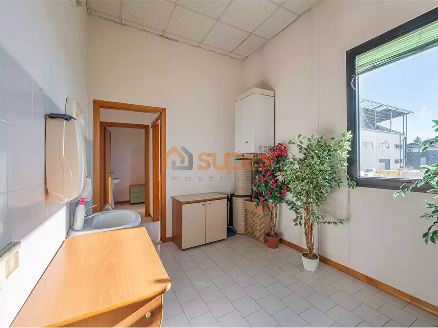 Immagine 22 di Capannone industriale in affitto  in Via Sandro Penna a Perugia