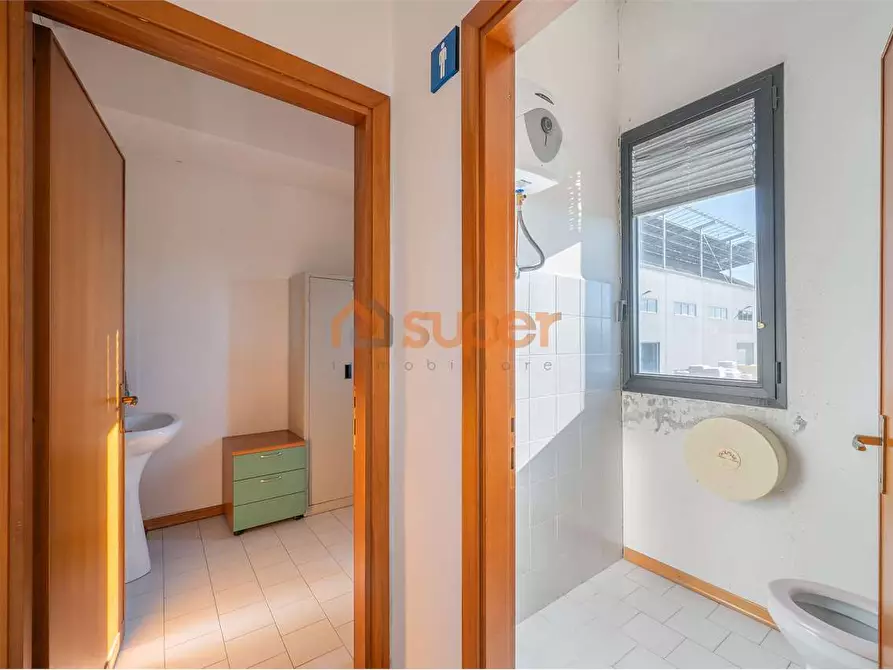 Immagine 23 di Capannone industriale in affitto  in Via Sandro Penna a Perugia