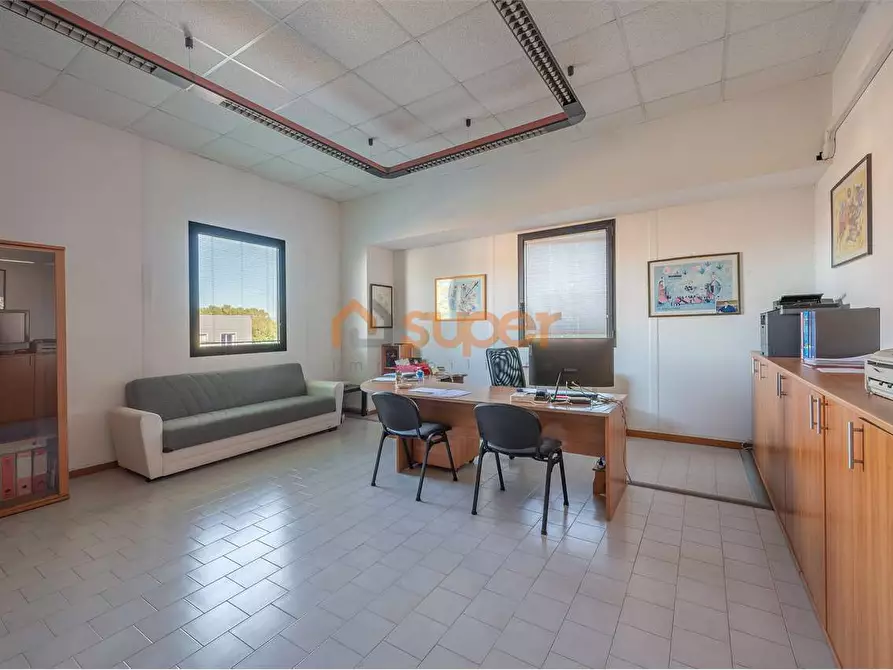 Immagine 19 di Capannone industriale in affitto  in Via Sandro Penna a Perugia