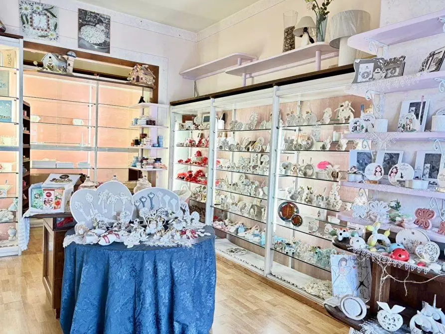 Immagine 2 di Negozio in affitto  in Via Giuseppe Vittorio a Corciano