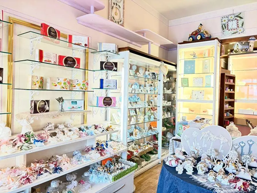 Immagine 5 di Negozio in affitto  in Via Giuseppe Vittorio a Corciano